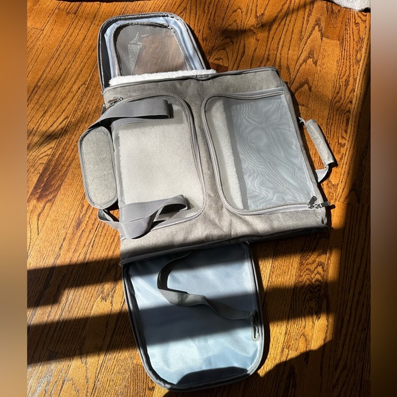 Animal carrier, EUC!! - Picture 6 of 7